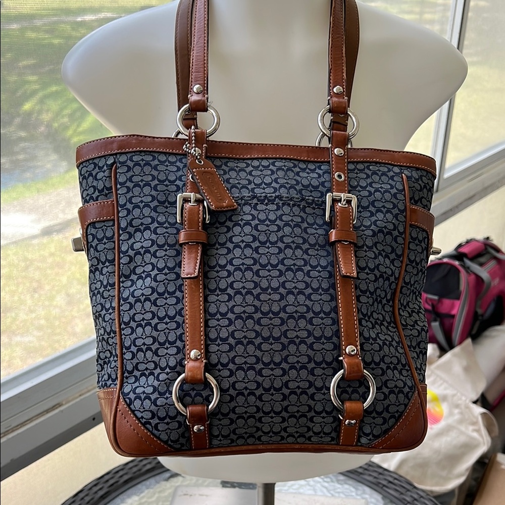 Coach 2008 jacquard and Leather bag in EUC